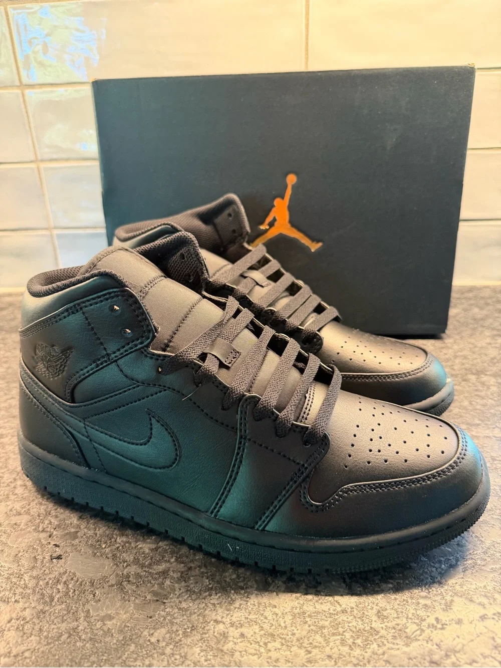 Air Jordan 1 Men's Black Mid-Top Sneakers size 8.5
